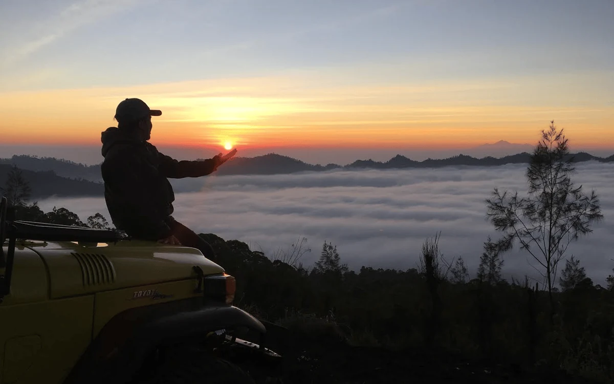 The view over Lake Batur and the caldera floor from the rim road at Kintamani